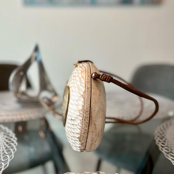 TIMMY WOODS *** AUTOGRAPHED*** Wood Heart Crossbody Bag - Picture 5 of 7